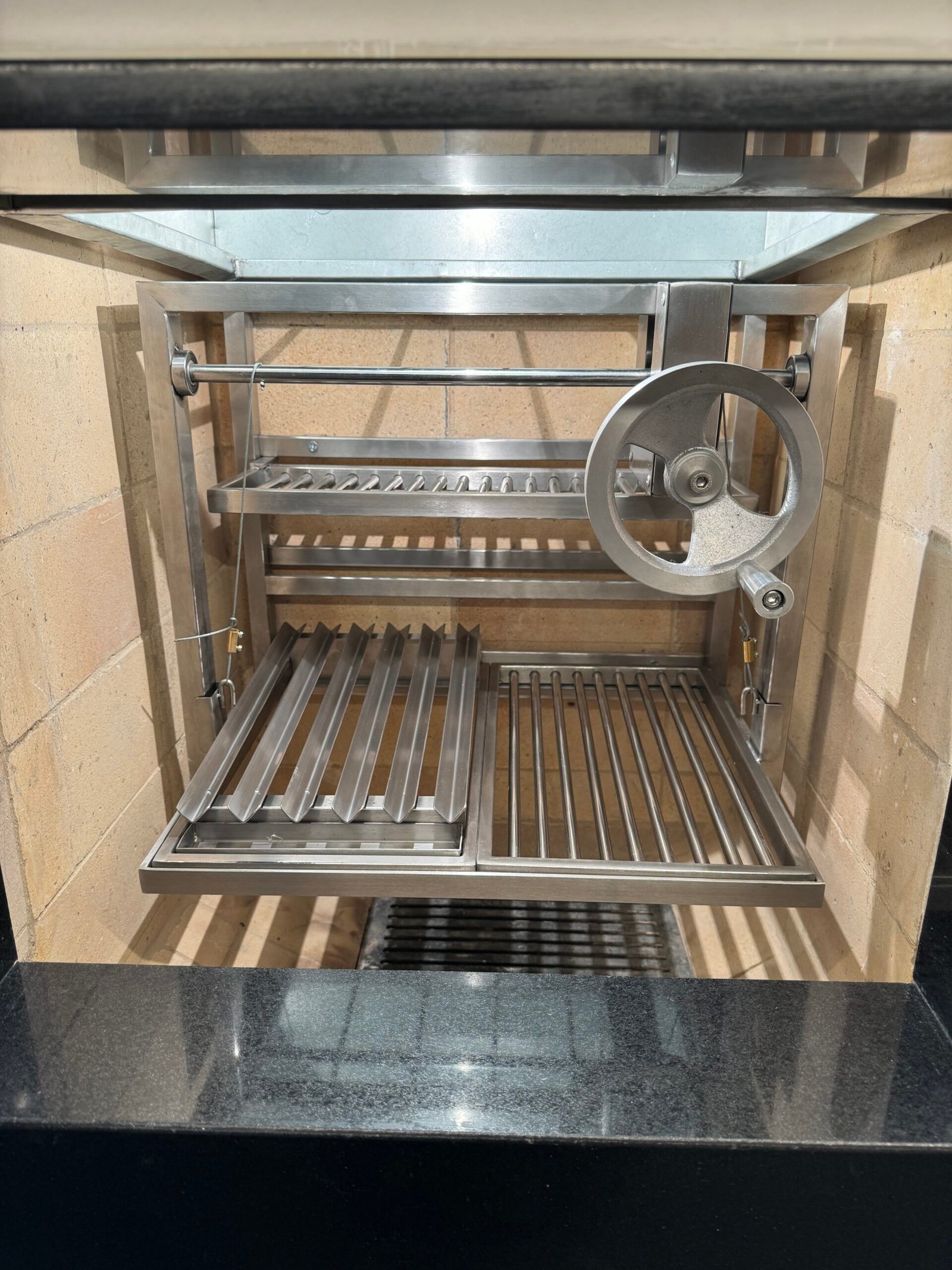 Grill e suporte inox sob medida com acabamento premium